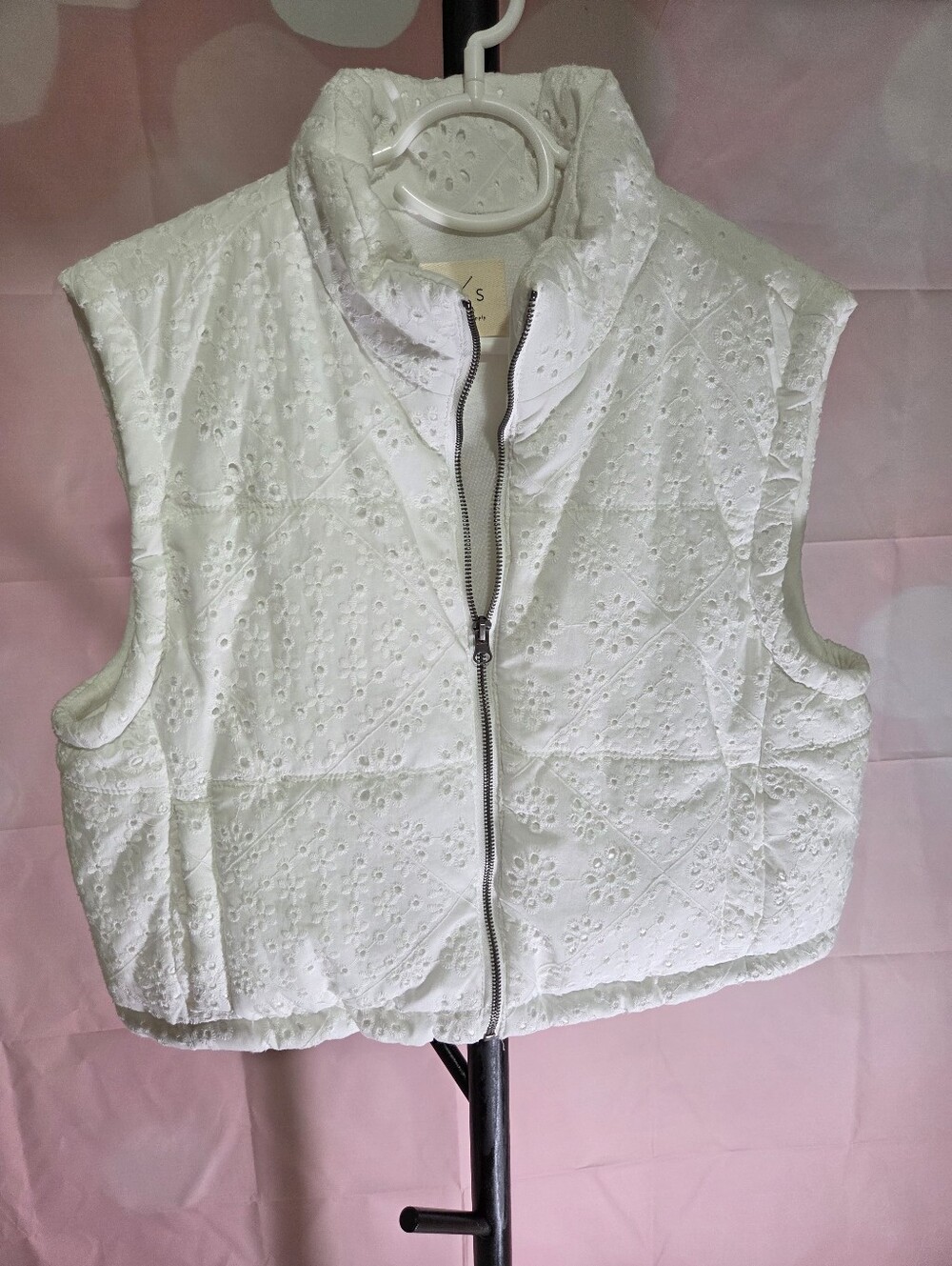 Women’s Cropped White Eyelet Quilted Vest Jacket Large NWOT